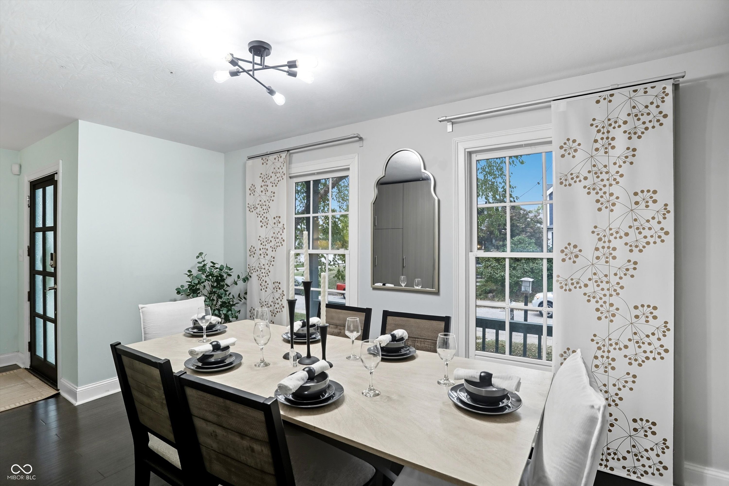 2009 Ruckle Street Indianapolis, IN 46202 - Photo 11 of 95