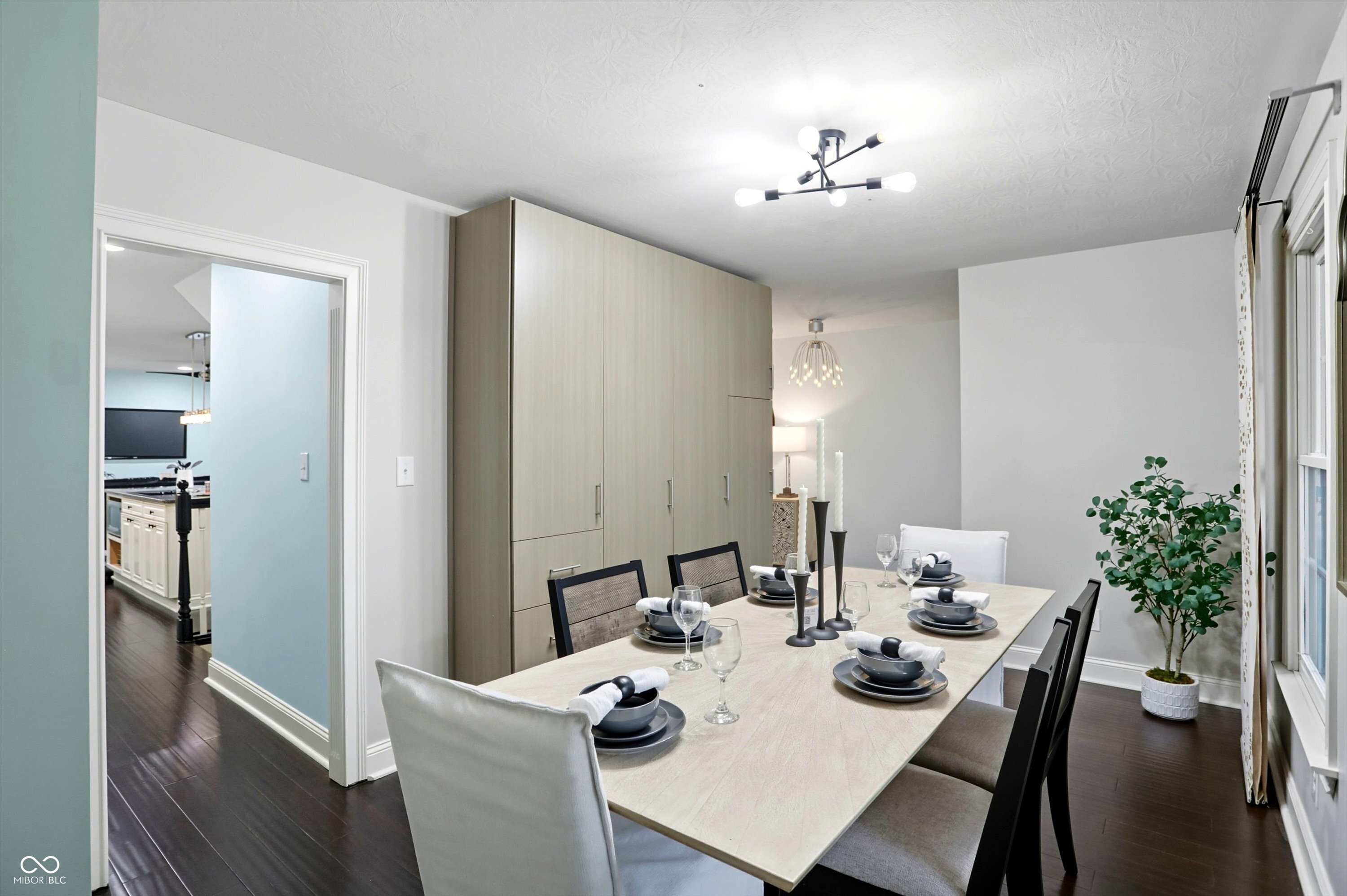 2009 Ruckle Street Indianapolis, IN 46202 - Photo 12 of 95