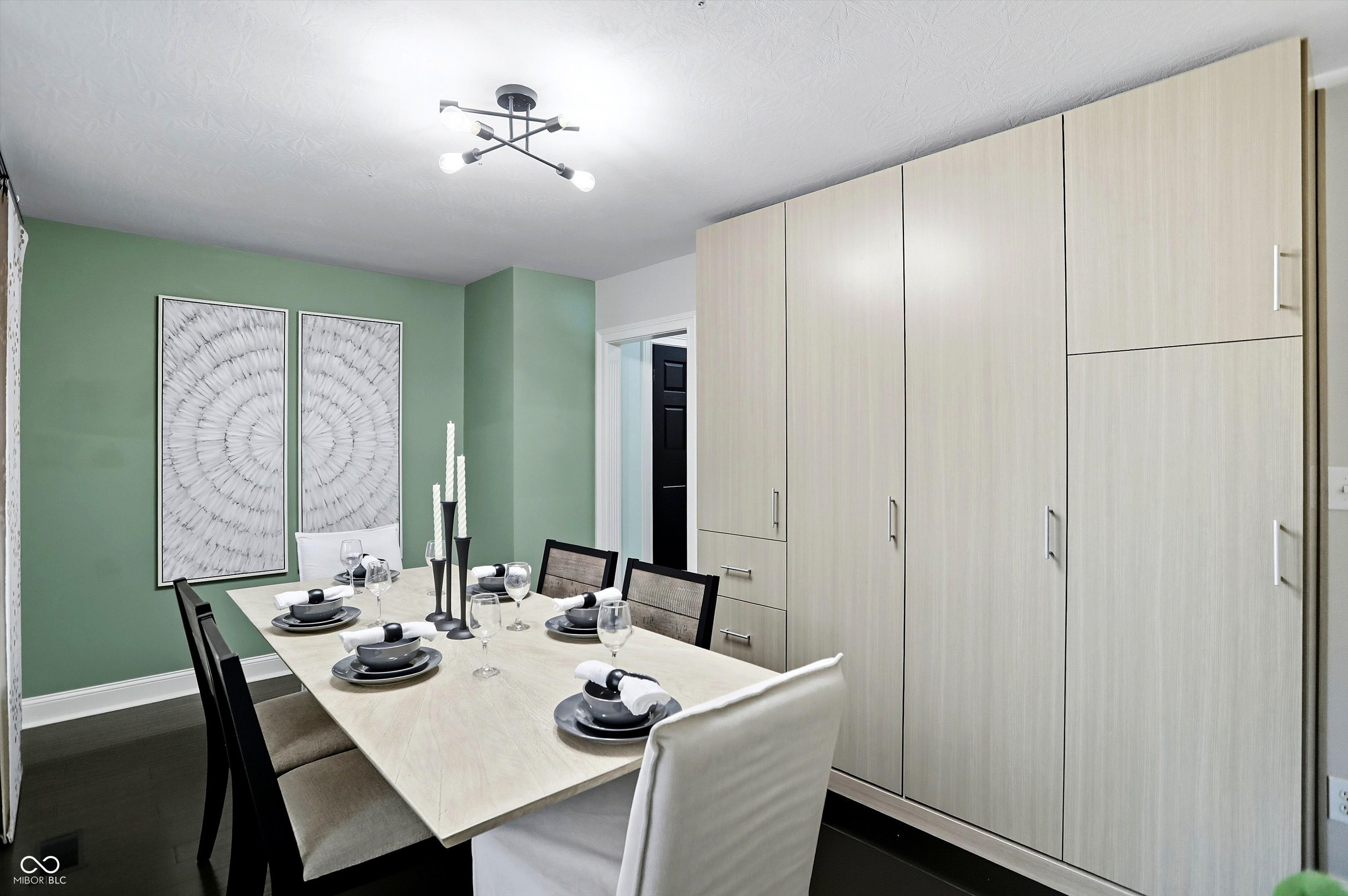 2009 Ruckle Street Indianapolis, IN 46202 - Photo 13 of 95