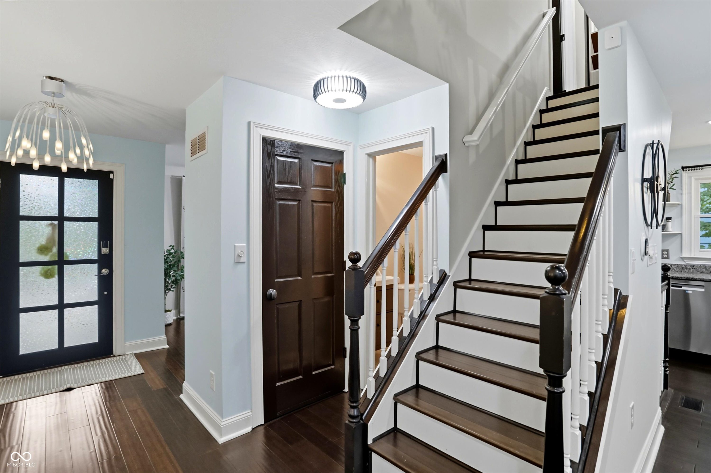 2009 Ruckle Street Indianapolis, IN 46202 - Photo 15 of 95