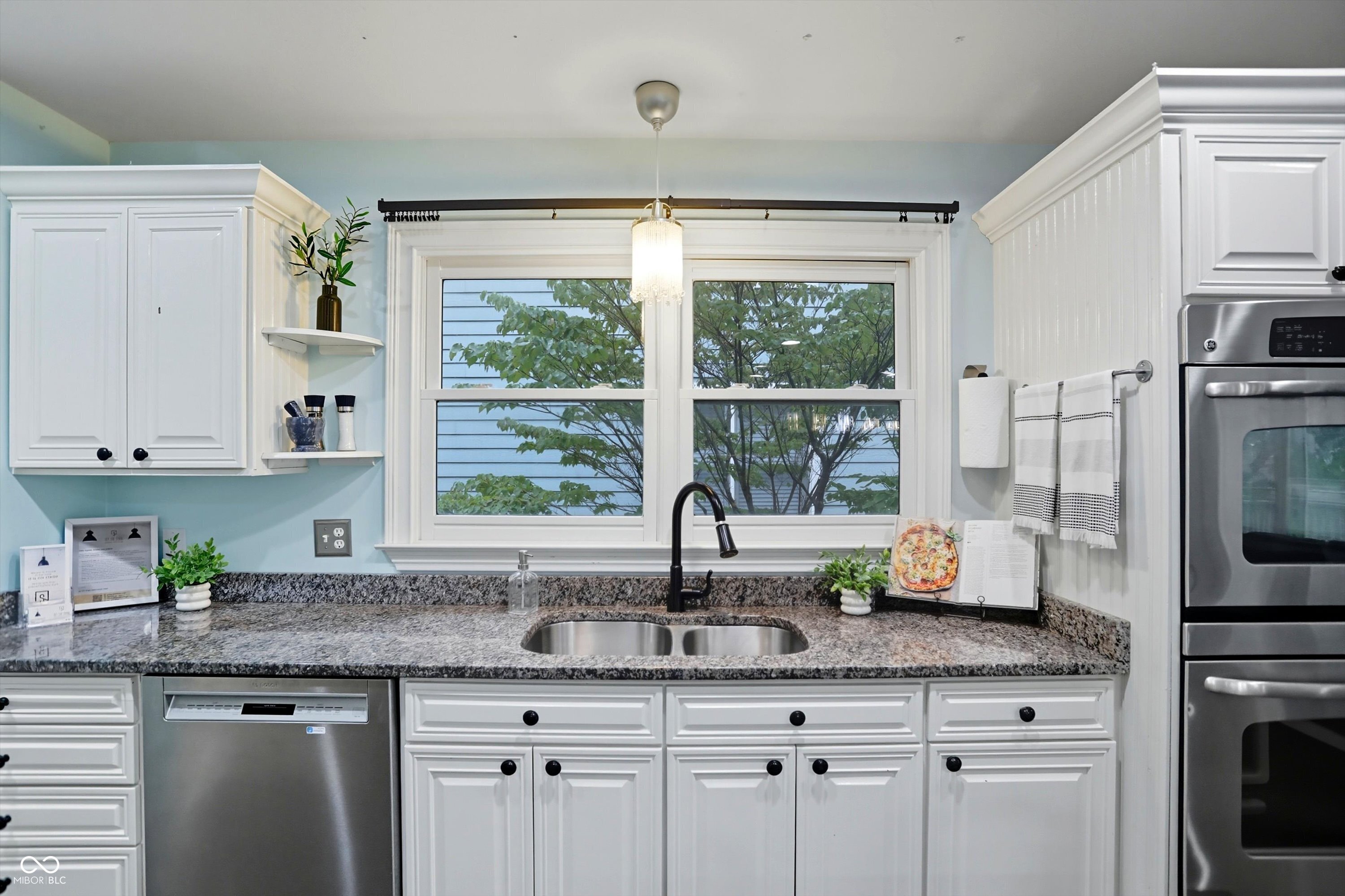 2009 Ruckle Street Indianapolis, IN 46202 - Photo 27 of 95