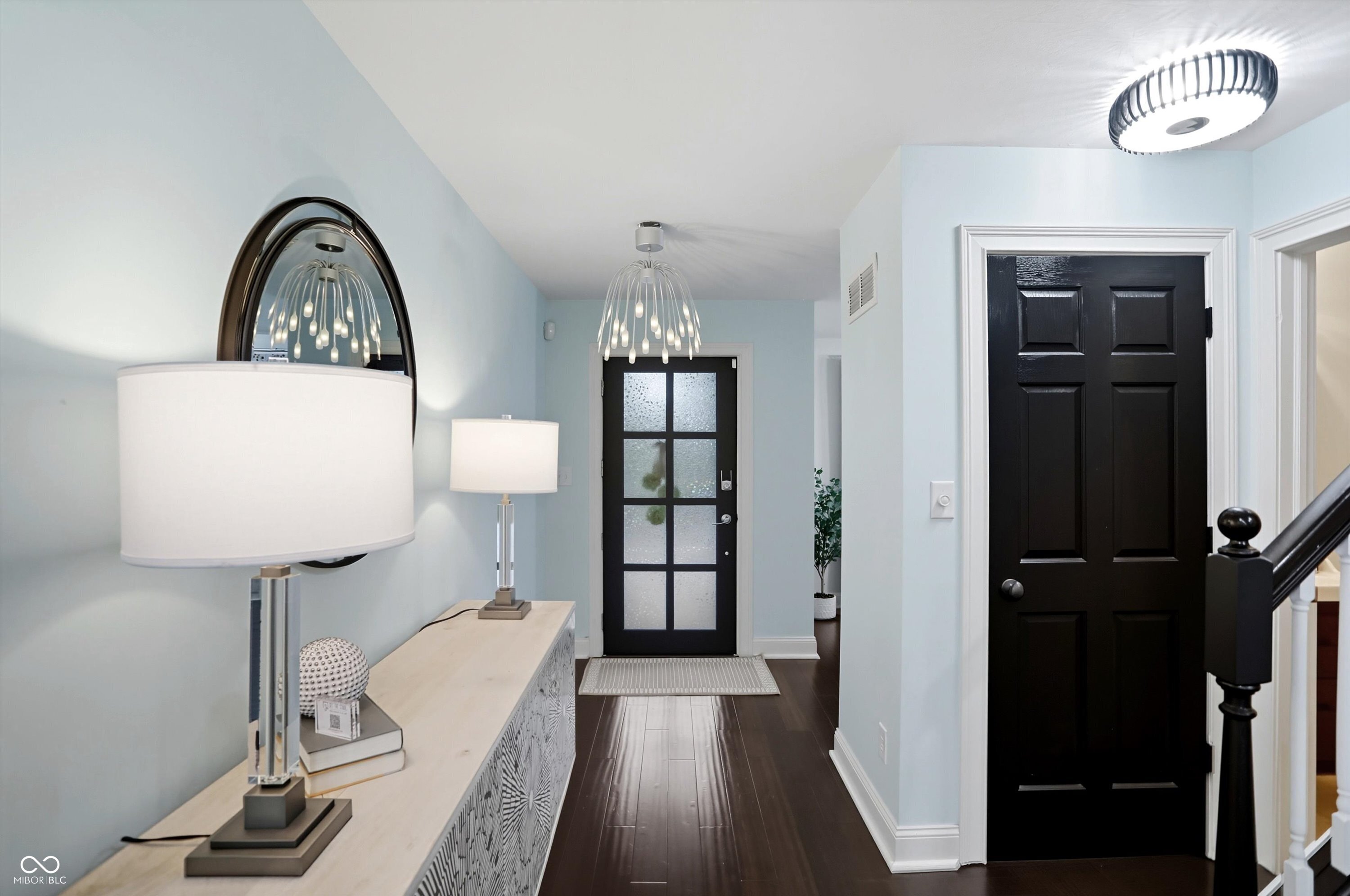 2009 Ruckle Street Indianapolis, IN 46202 - Photo 6 of 95