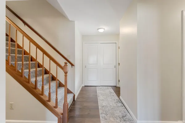 $439,900 | 2271 South Old Ditch Road, Warsaw, IN 46580