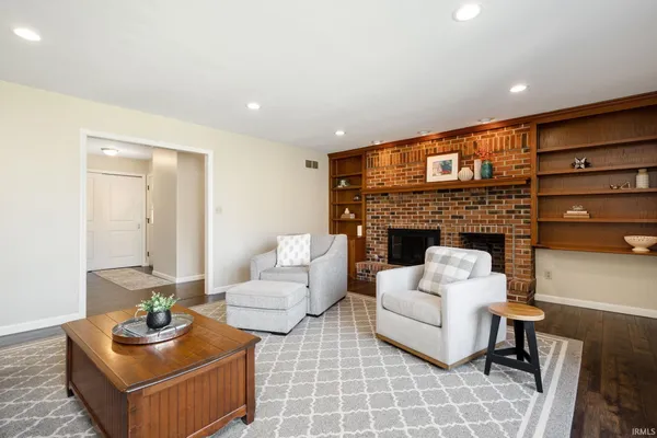 $439,900 | 2271 South Old Ditch Road, Warsaw, IN 46580