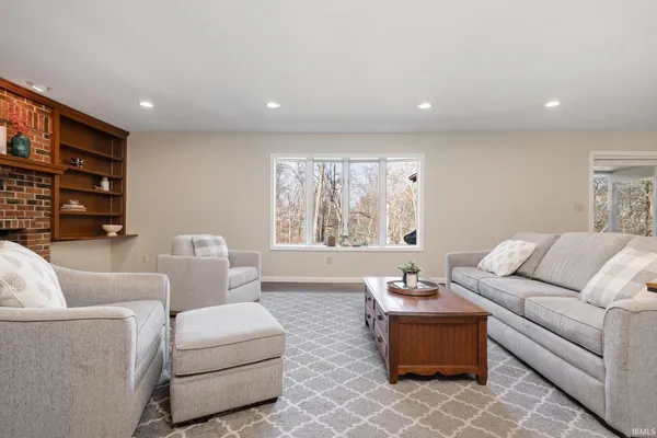 $439,900 | 2271 South Old Ditch Road, Warsaw, IN 46580