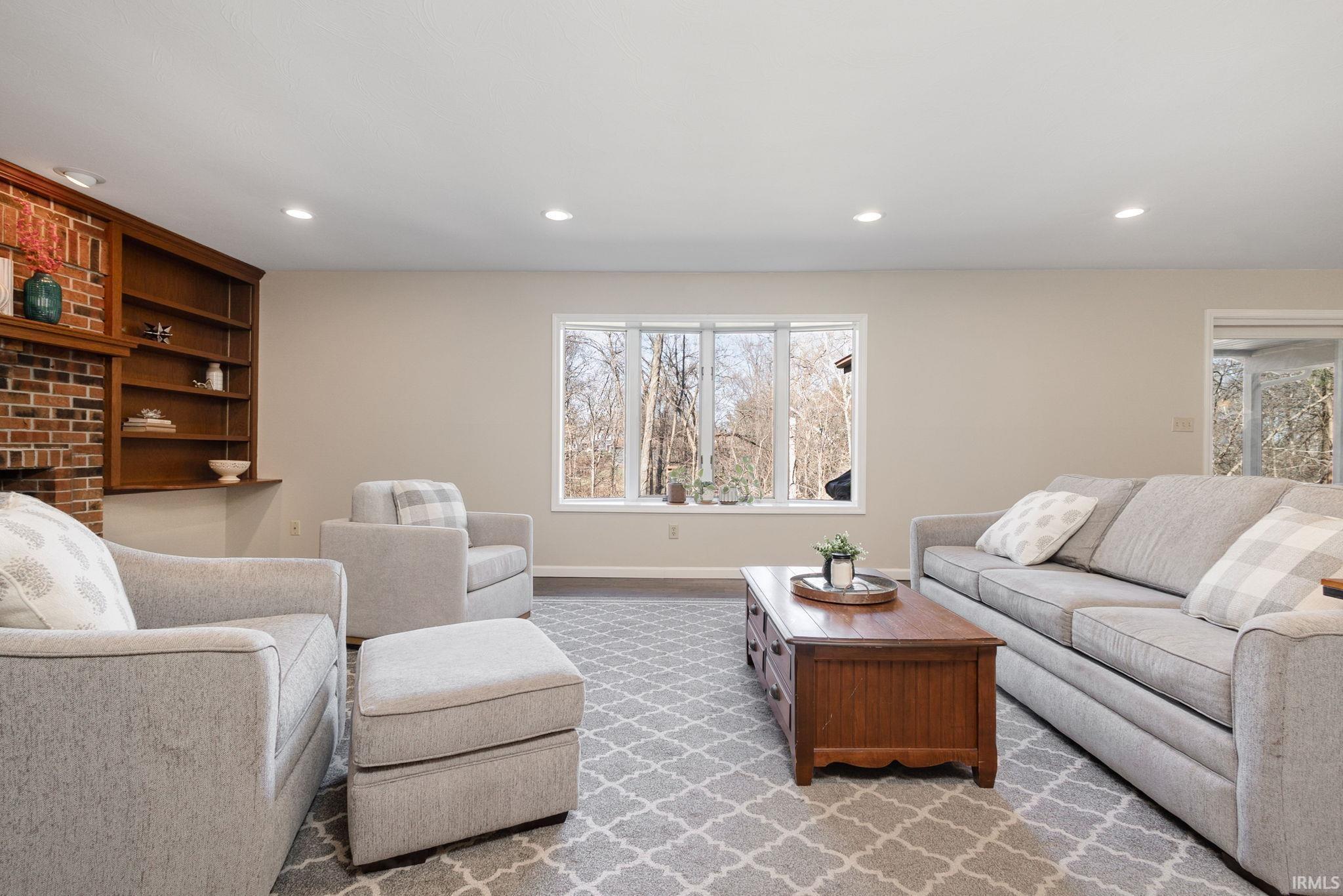 2271 South Old Ditch Road Warsaw, IN 46580 - Photo 4 of 34