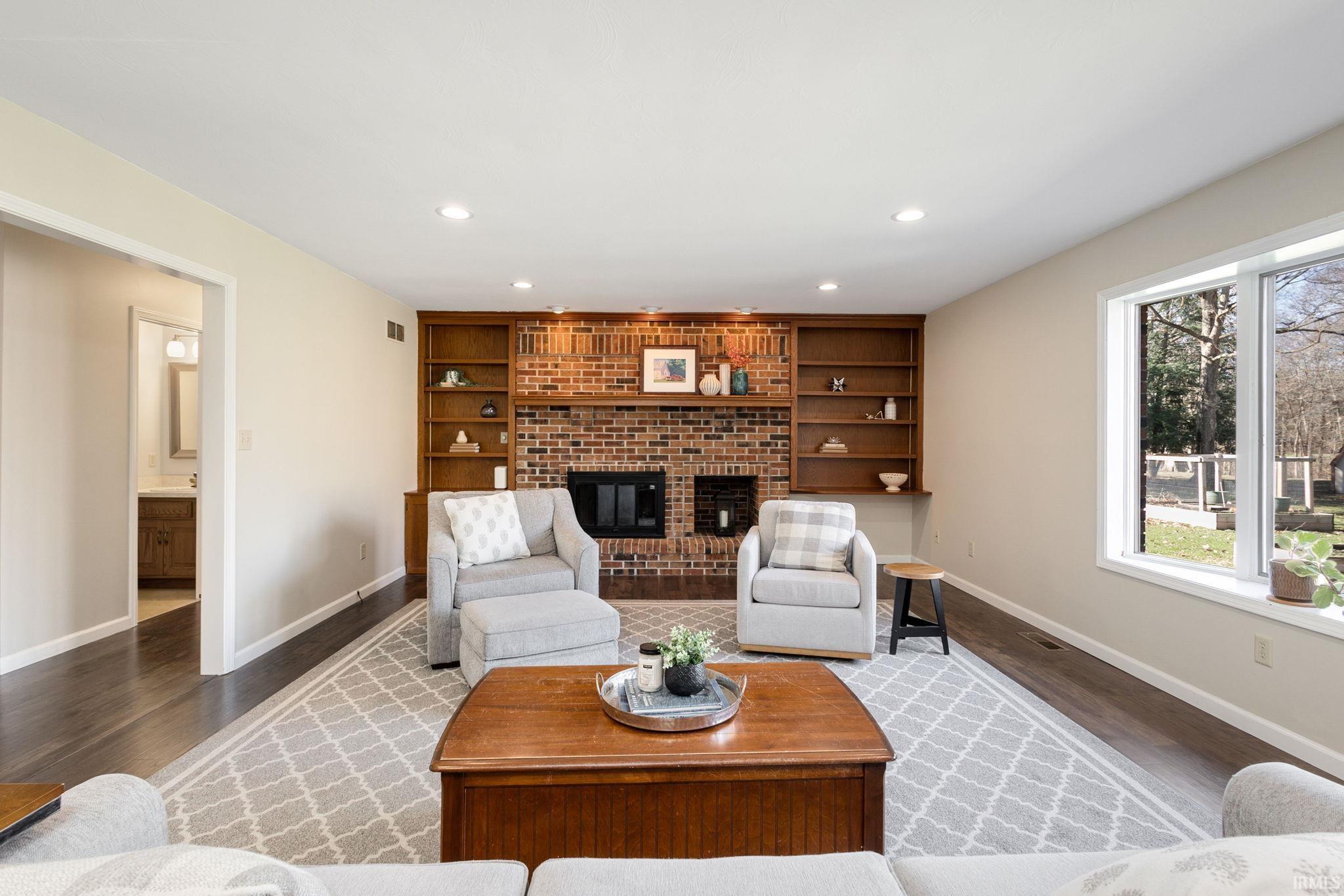 2271 South Old Ditch Road Warsaw, IN 46580 - Photo 5 of 34