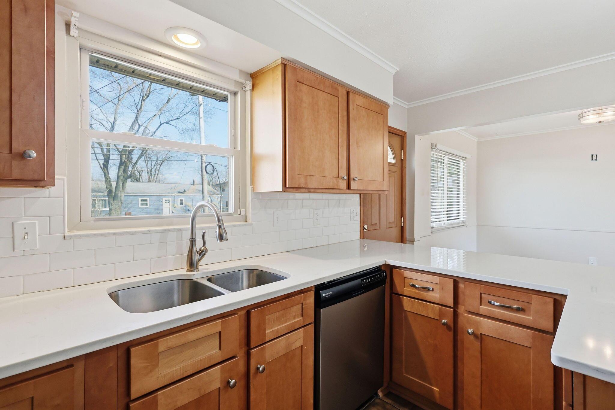 6050 Karl Road Columbus, OH 43229 - Photo 17 of 52 17-web-or-mls-G02A1706