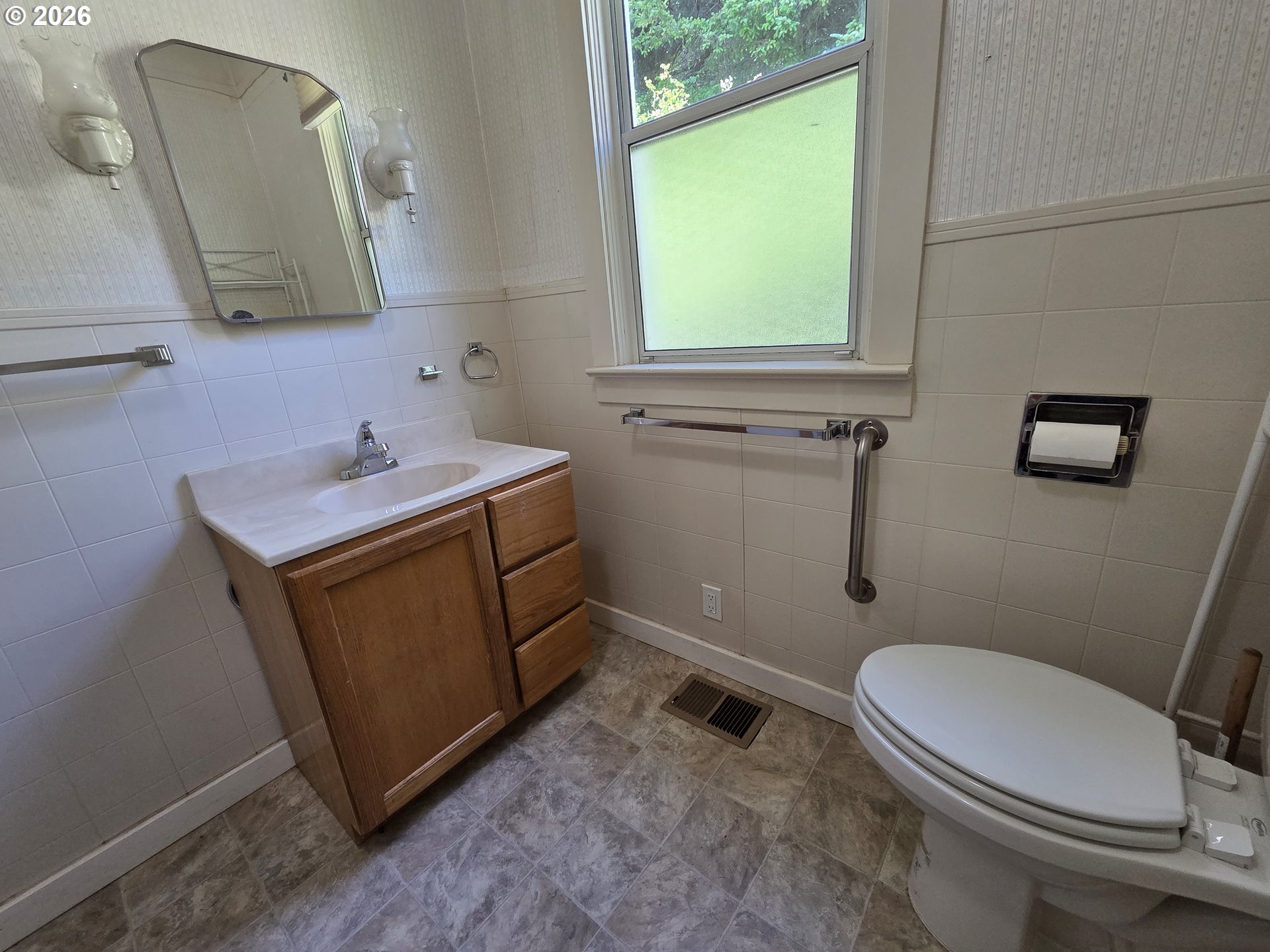94665 North Bank Pistol River Road Gold Beach, OR 97444 - Photo 45 of 48 Bathroom