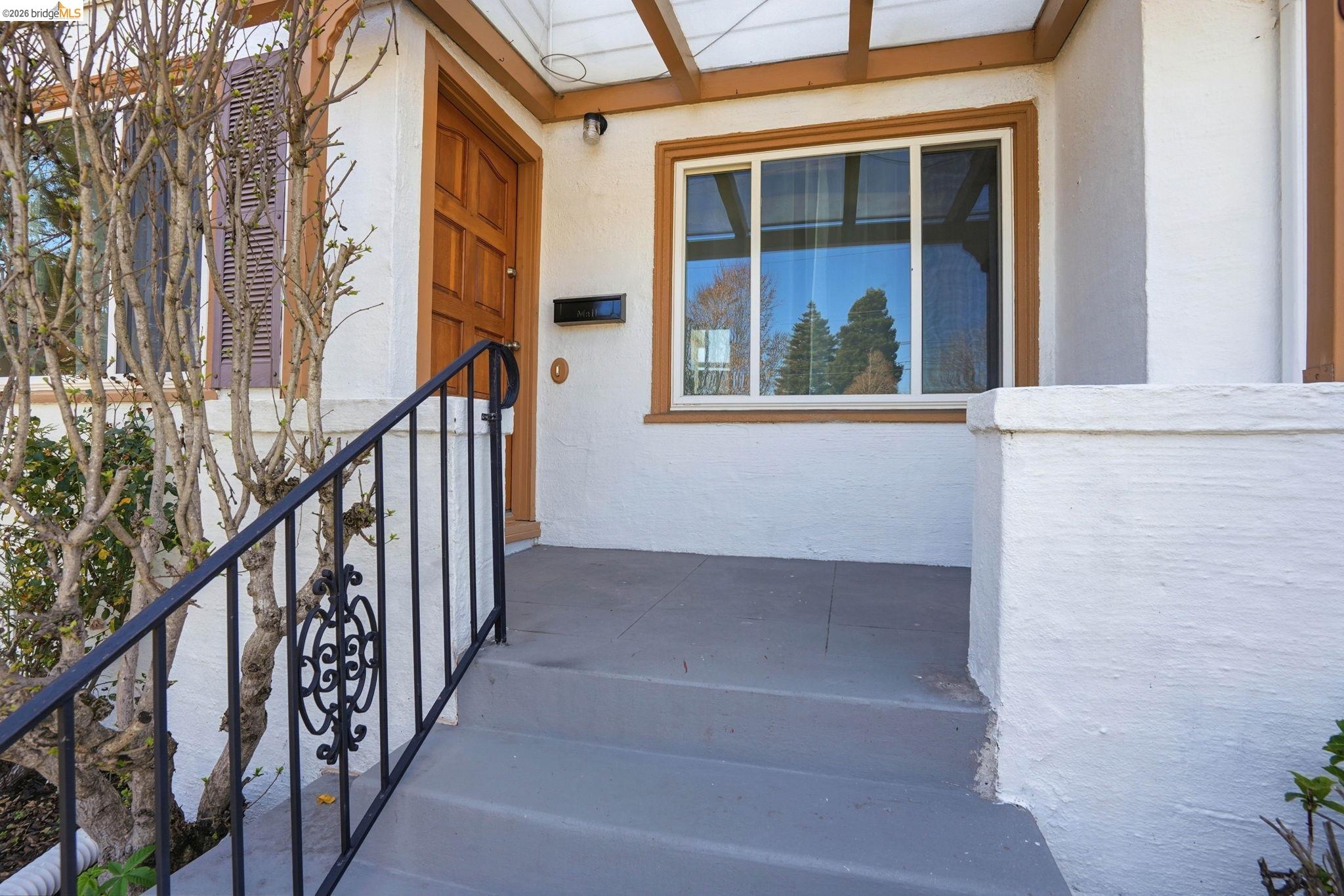 840 Key Rte Boulevard Albany, CA 94706 - Photo 4 of 43 Property entrance featuring stucco siding