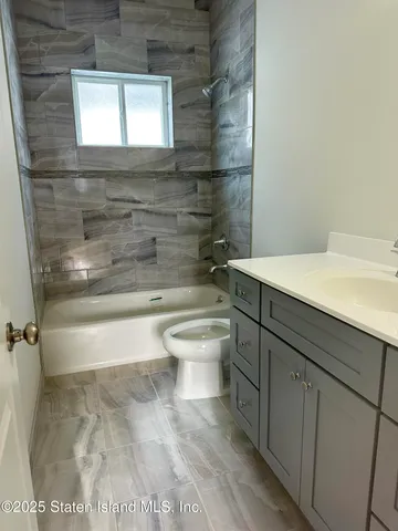 $1,489,888 | 556 Drumgoole Road East | Greenridge