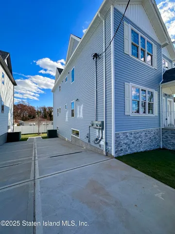 $1,489,888 | 556 Drumgoole Road East | Greenridge