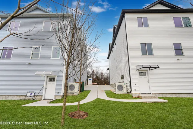 $1,489,888 | 556 Drumgoole Road East | Greenridge