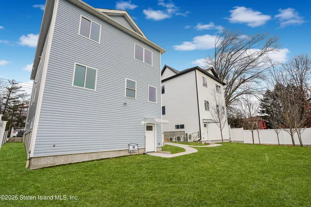 $1,489,888 | 556 Drumgoole Road East | Greenridge