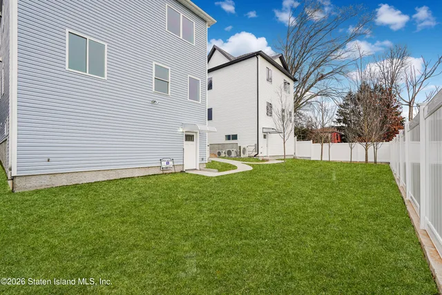 $1,489,888 | 556 Drumgoole Road East | Greenridge