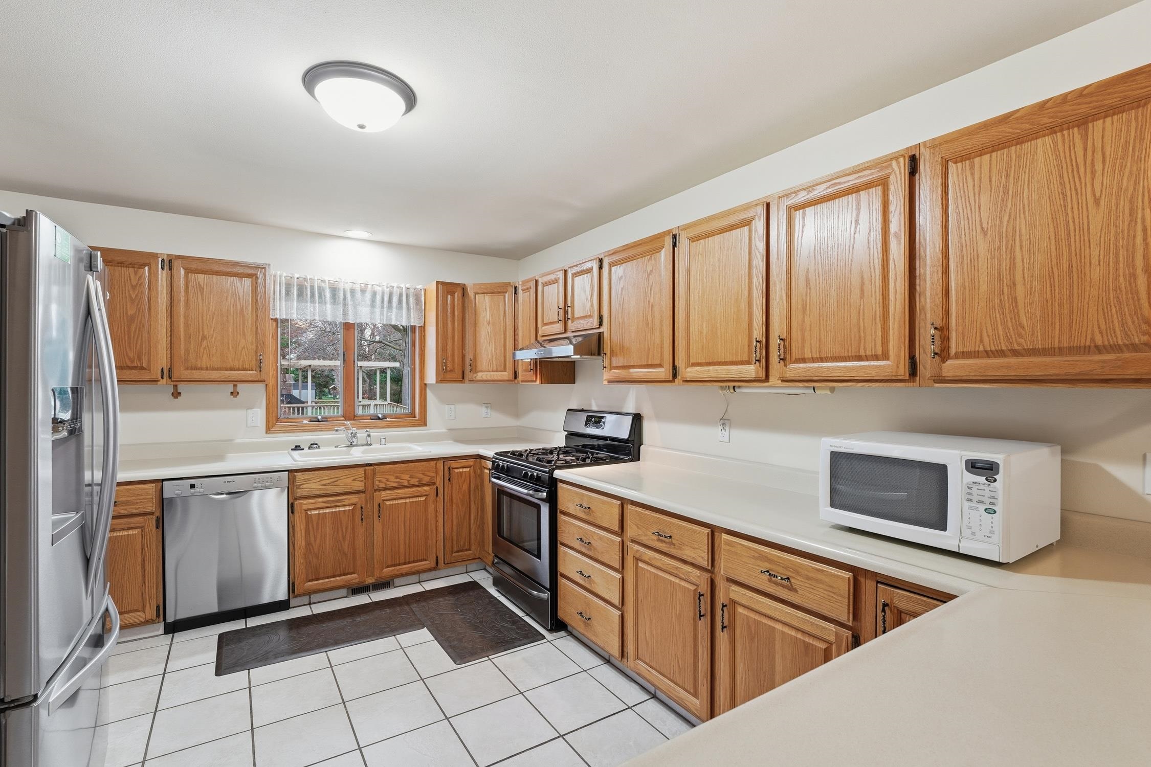 830 Devonshire Road Stoughton, WI 53589 - Photo 4 of 30