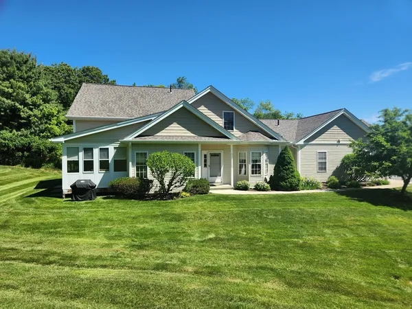 $619,900 | 4 Apple Seed Drive, Unit 4, Shrewsbury, MA 01545