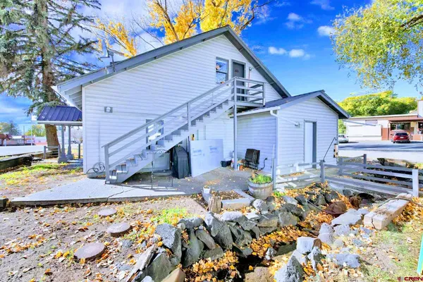 a view of a livingroom with furniture and windows