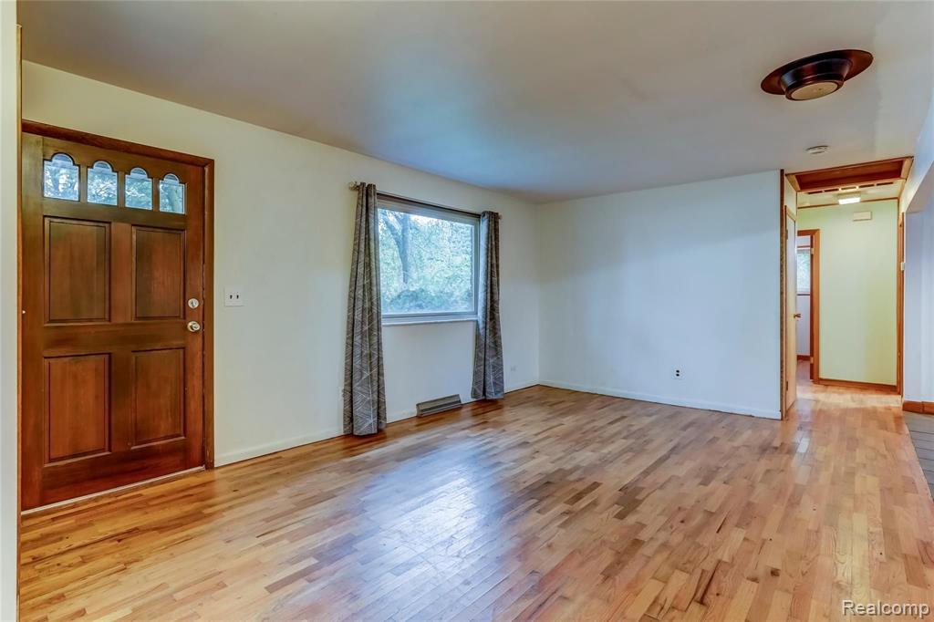 13839 Elwell Road Belleville, MI 48111 - Photo 9 of 25