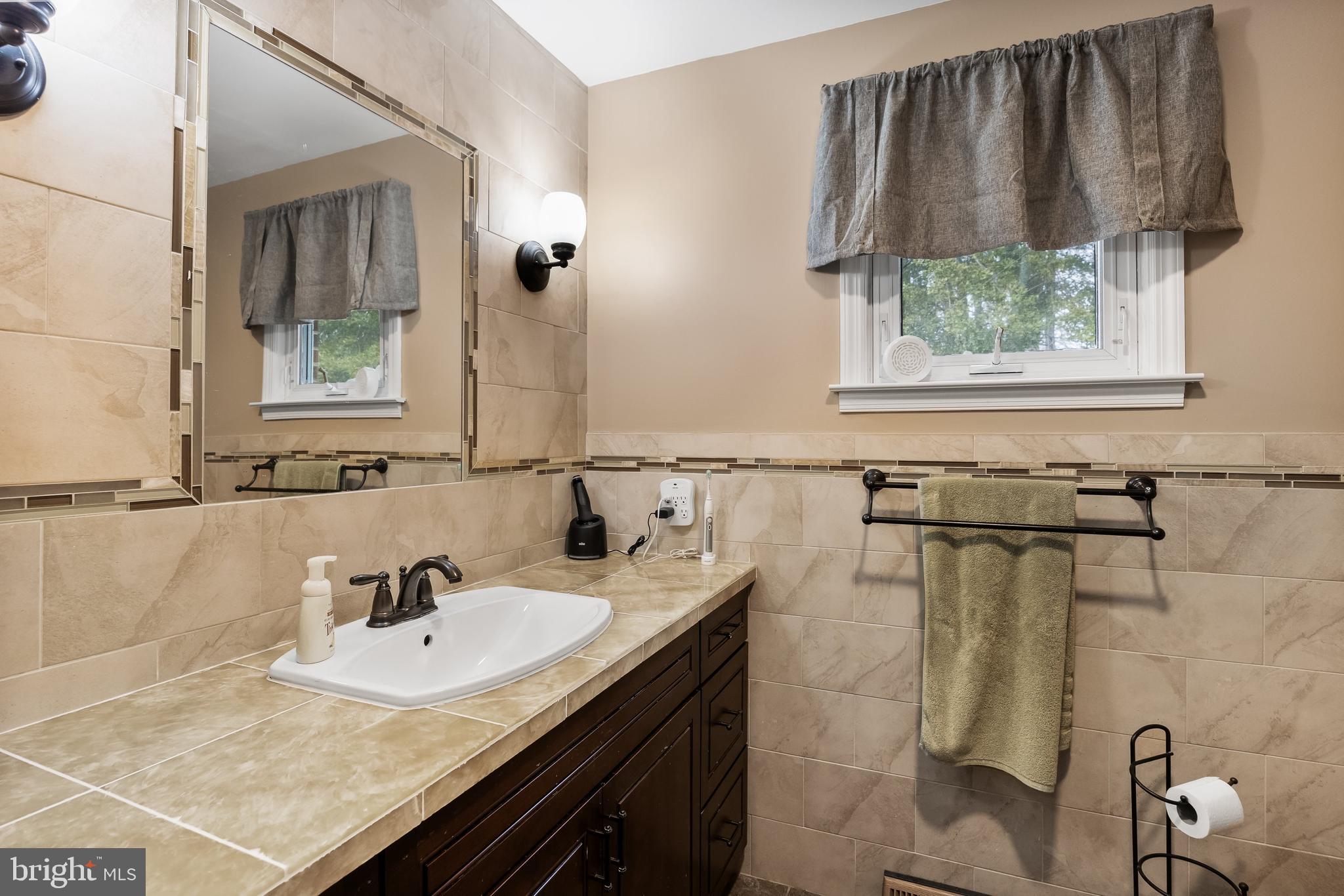 227 Tuckerton Road Medford, NJ 08055 - Photo 18 of 36 Main Floor Full Bath 2