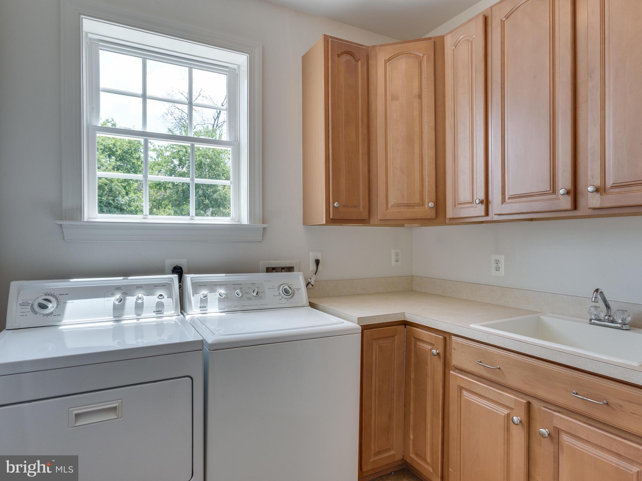 42294 Iron Bit Place Chantilly, VA 20152 - Photo 22 of 55 Washer/Dryer on main level with sink.