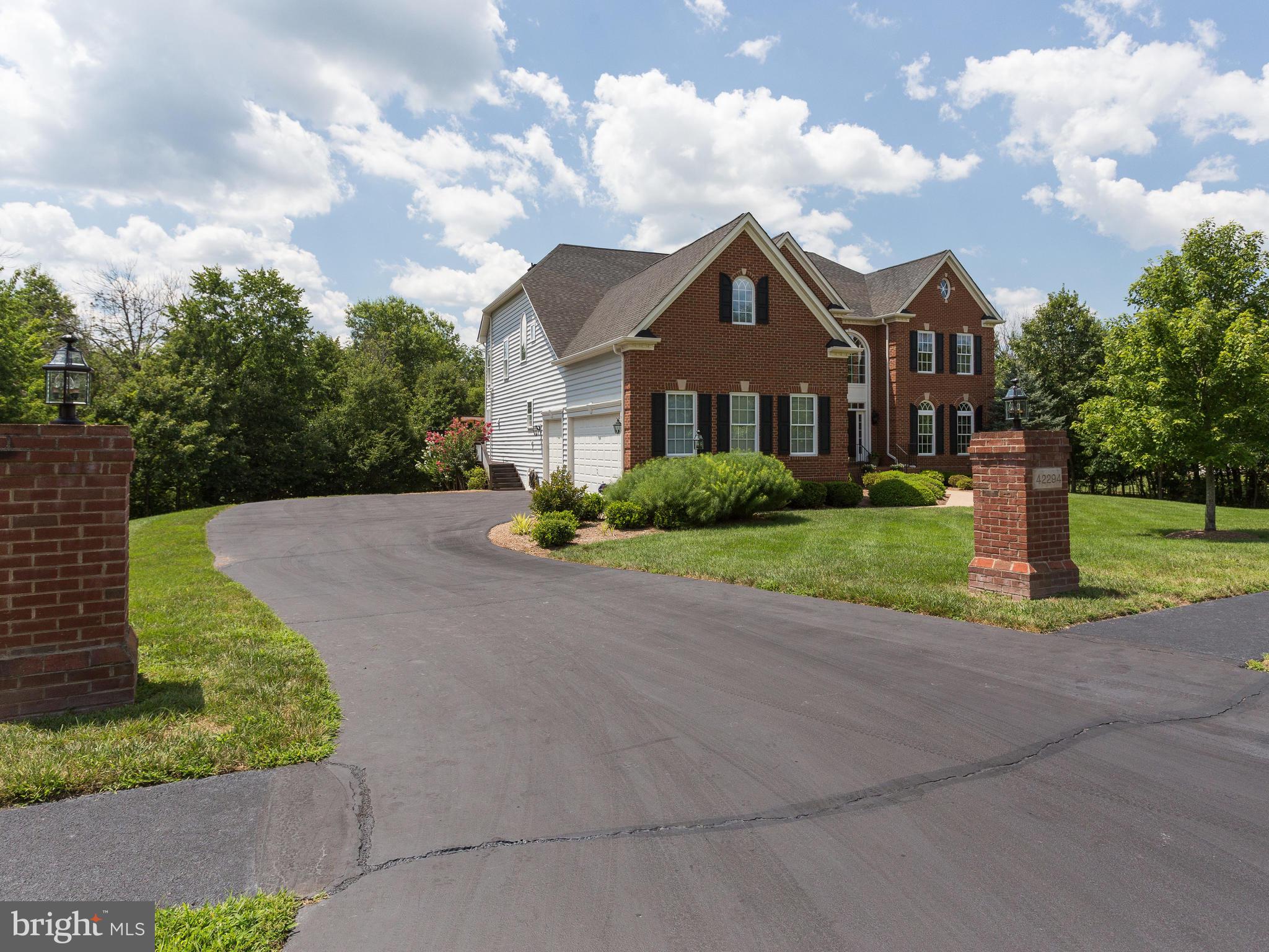 42294 Iron Bit Place Chantilly, VA 20152 - Photo 4 of 55 Three car garage and lots of driveway parking.