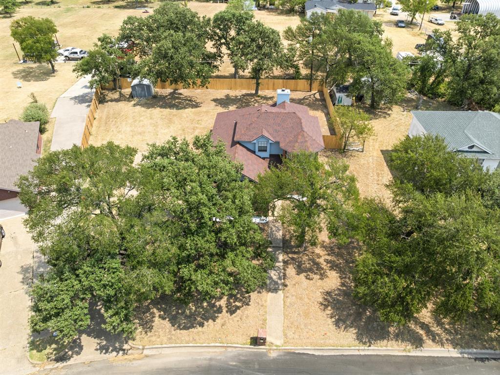 1111 Springhill Street Bellmead, TX 76705 - Photo 4 of 40 Gallery Image 4