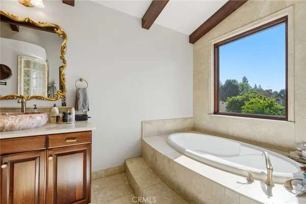 $1,399,999 | 3939 West Robinwood Court, Visalia, CA 93291