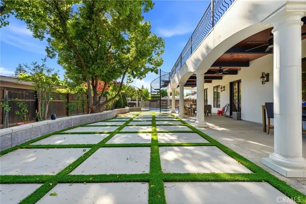 $1,399,999 | 3939 West Robinwood Court, Visalia, CA 93291