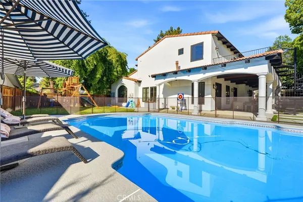 $1,399,999 | 3939 West Robinwood Court, Visalia, CA 93291