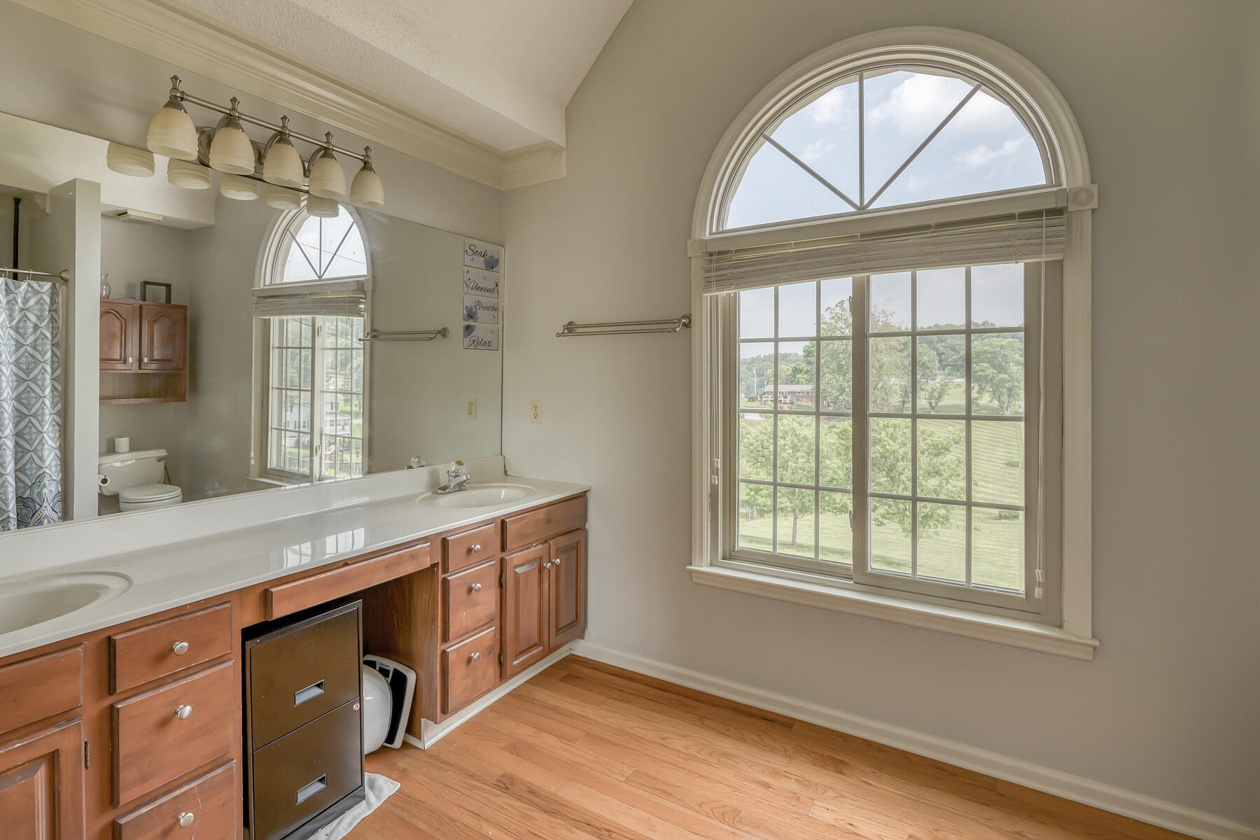 472 Mitchell Road Kingsport, TN 37663 - Photo 16 of 24 Master Bathroom