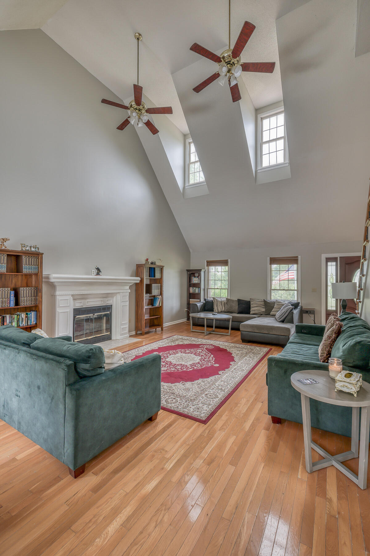 472 Mitchell Road Kingsport, TN 37663 - Photo 8 of 24 Living Room