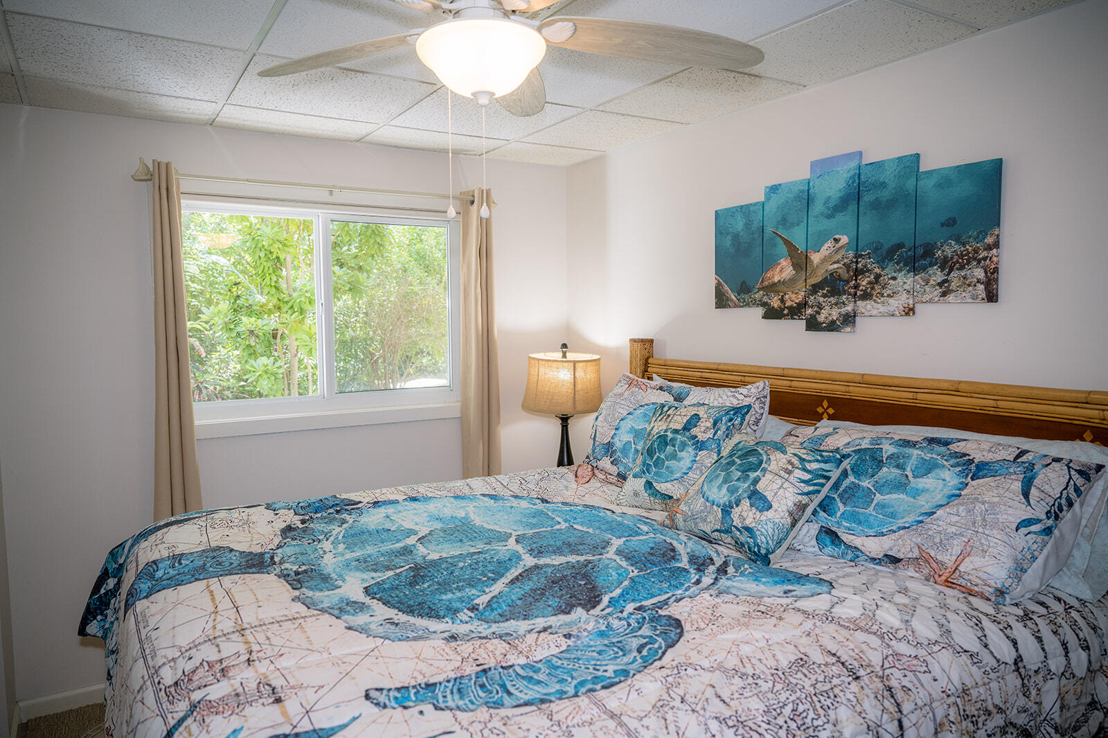 21 Sunset Road Key Largo, FL 33037 - Photo 103 of 121 a bed sitting in a bedroom next to a window