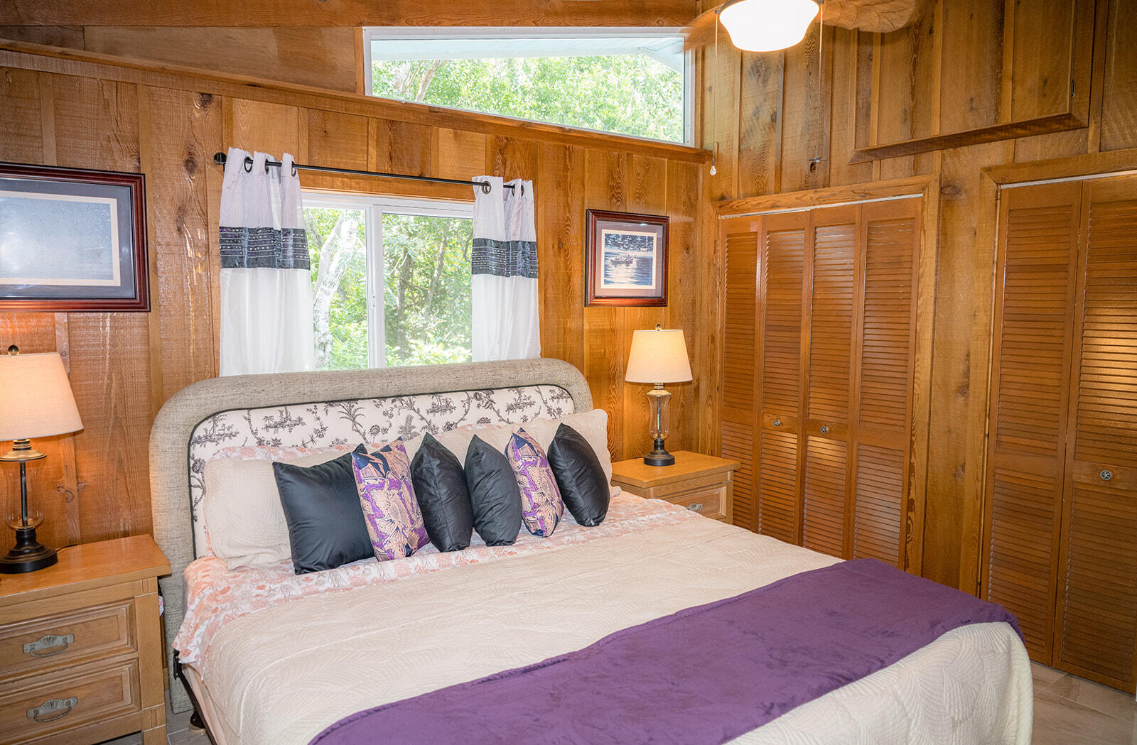 21 Sunset Road Key Largo, FL 33037 - Photo 37 of 121 a bed sitting in a bedroom next to a window