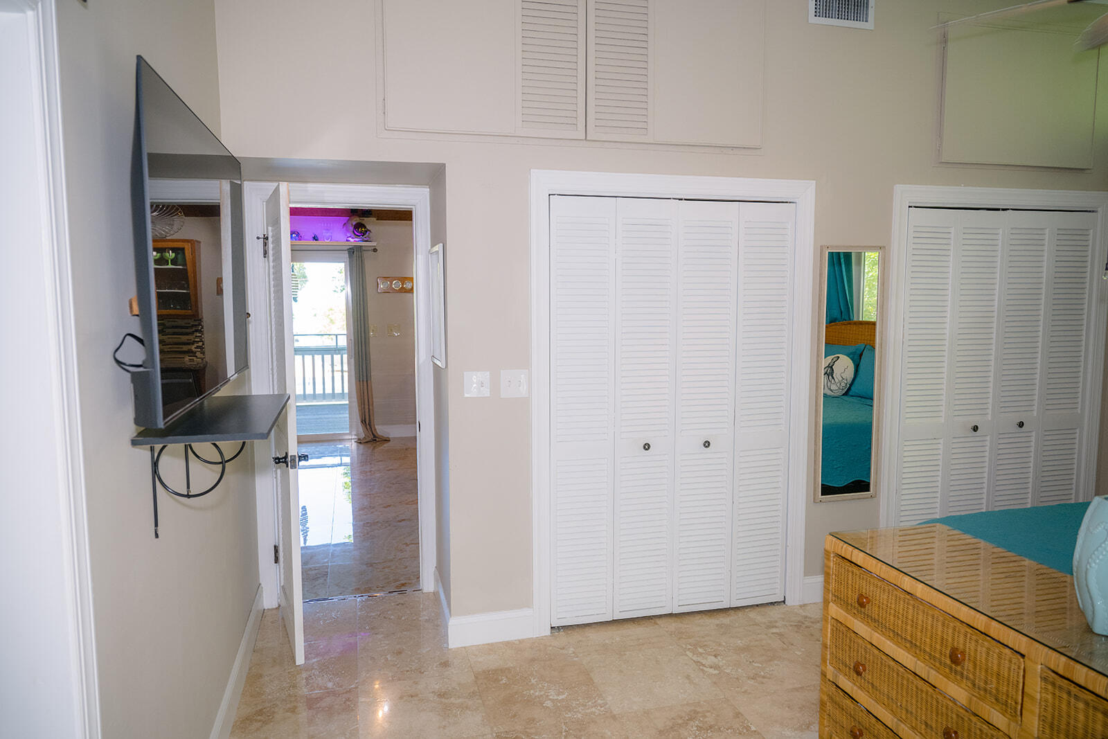 21 Sunset Road Key Largo, FL 33037 - Photo 50 of 121 a view of hallway