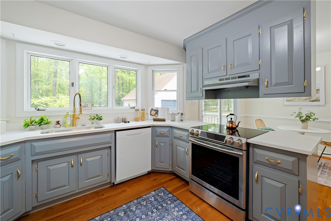 2727 River Run Road Prince George, VA 23875 - Photo 6 of 35 Eat-in kitchen with new Quartz countertops