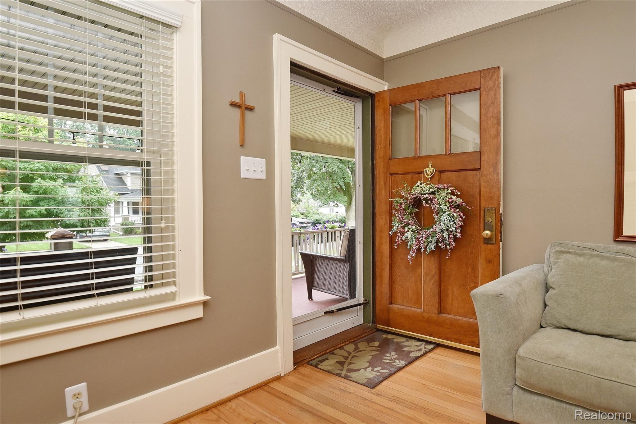 817 Lockwood Road Royal Oak, MI 48067 - Photo 4 of 44 817 Lockwood_04.JPG