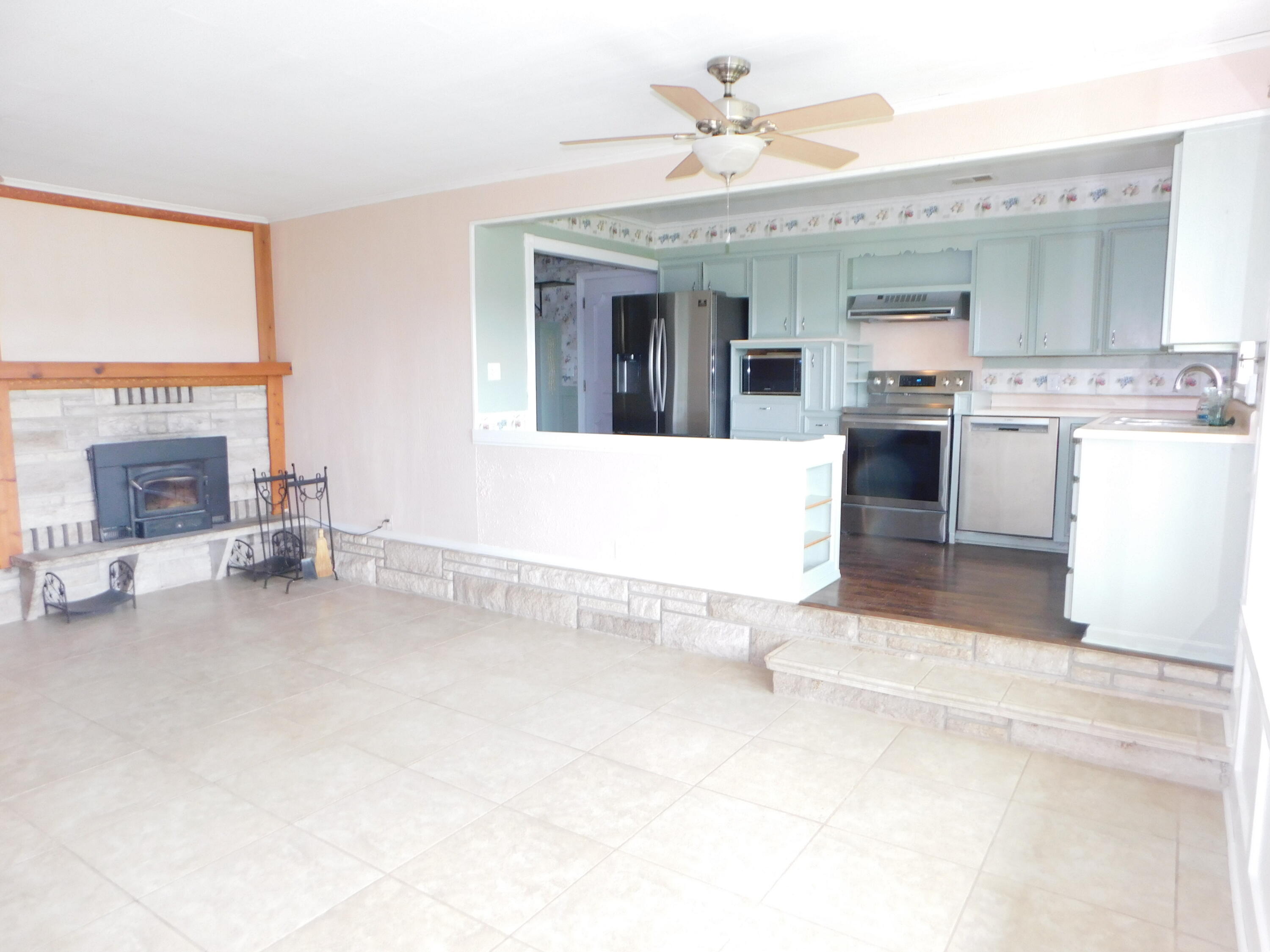 304 West Edgar Bergen Boulevard Decatur, MI 49045 - Photo 24 of 36 OPEN CONCEPT