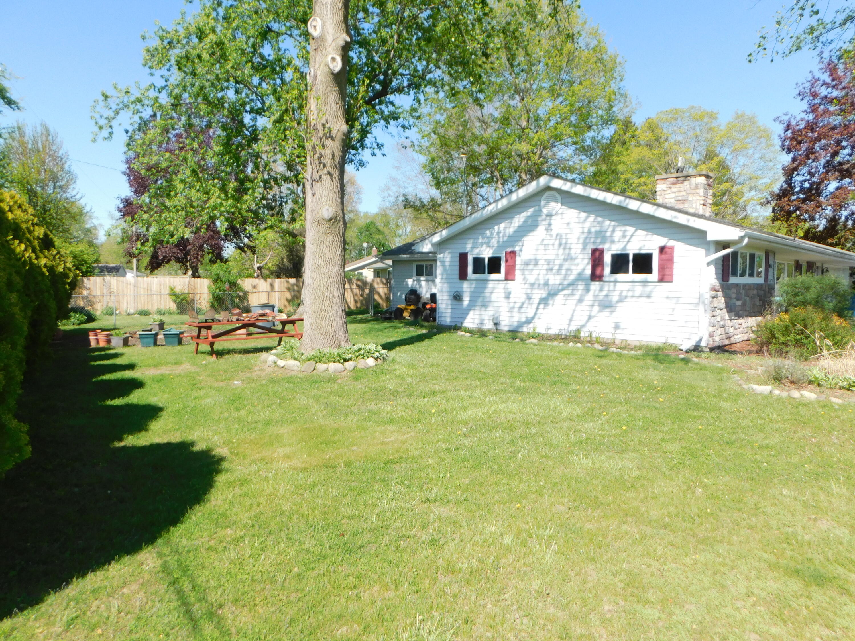304 West Edgar Bergen Boulevard Decatur, MI 49045 - Photo 30 of 36 SIDEYARD