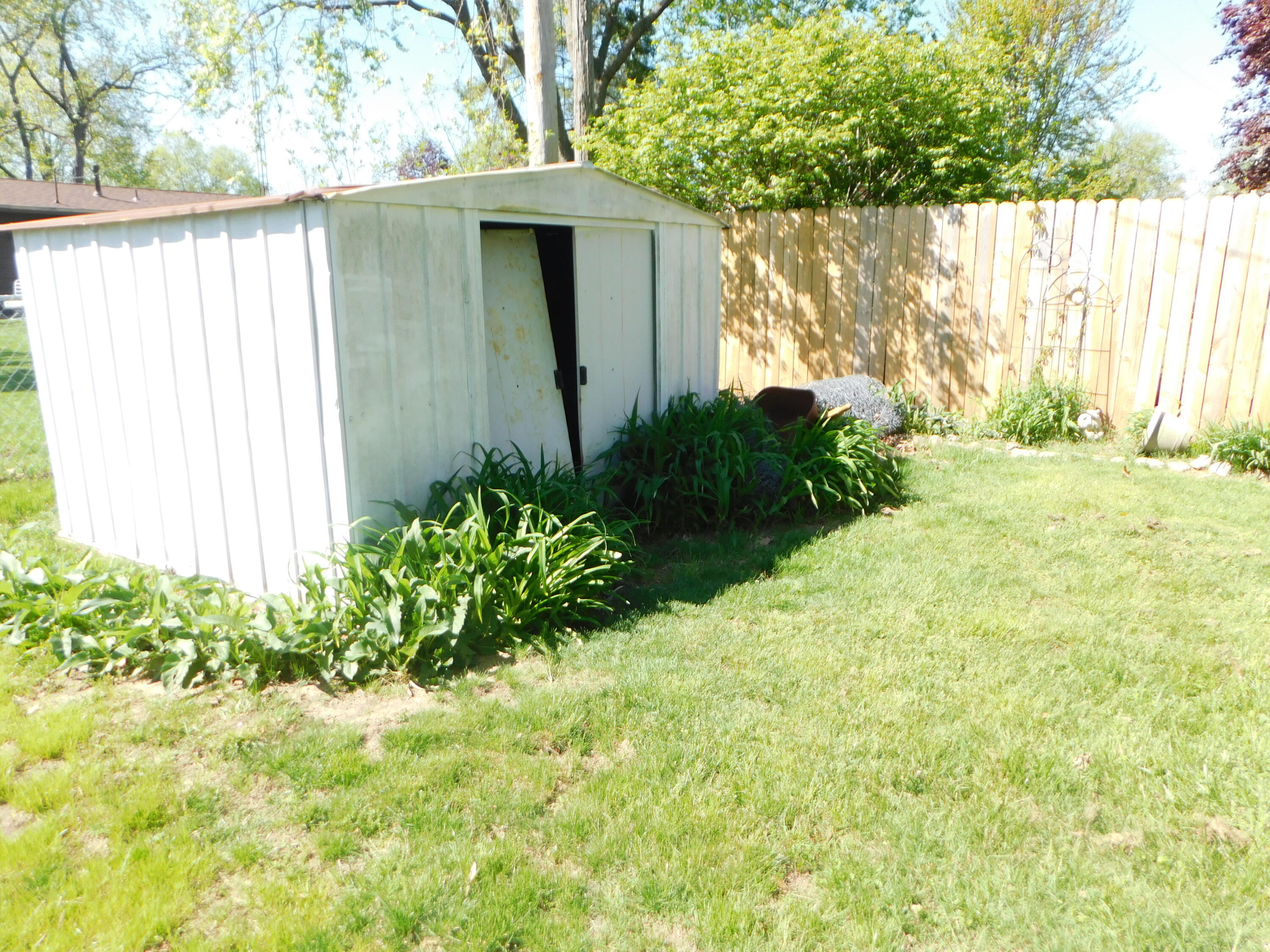 304 West Edgar Bergen Boulevard Decatur, MI 49045 - Photo 31 of 36 STORAGE SHED