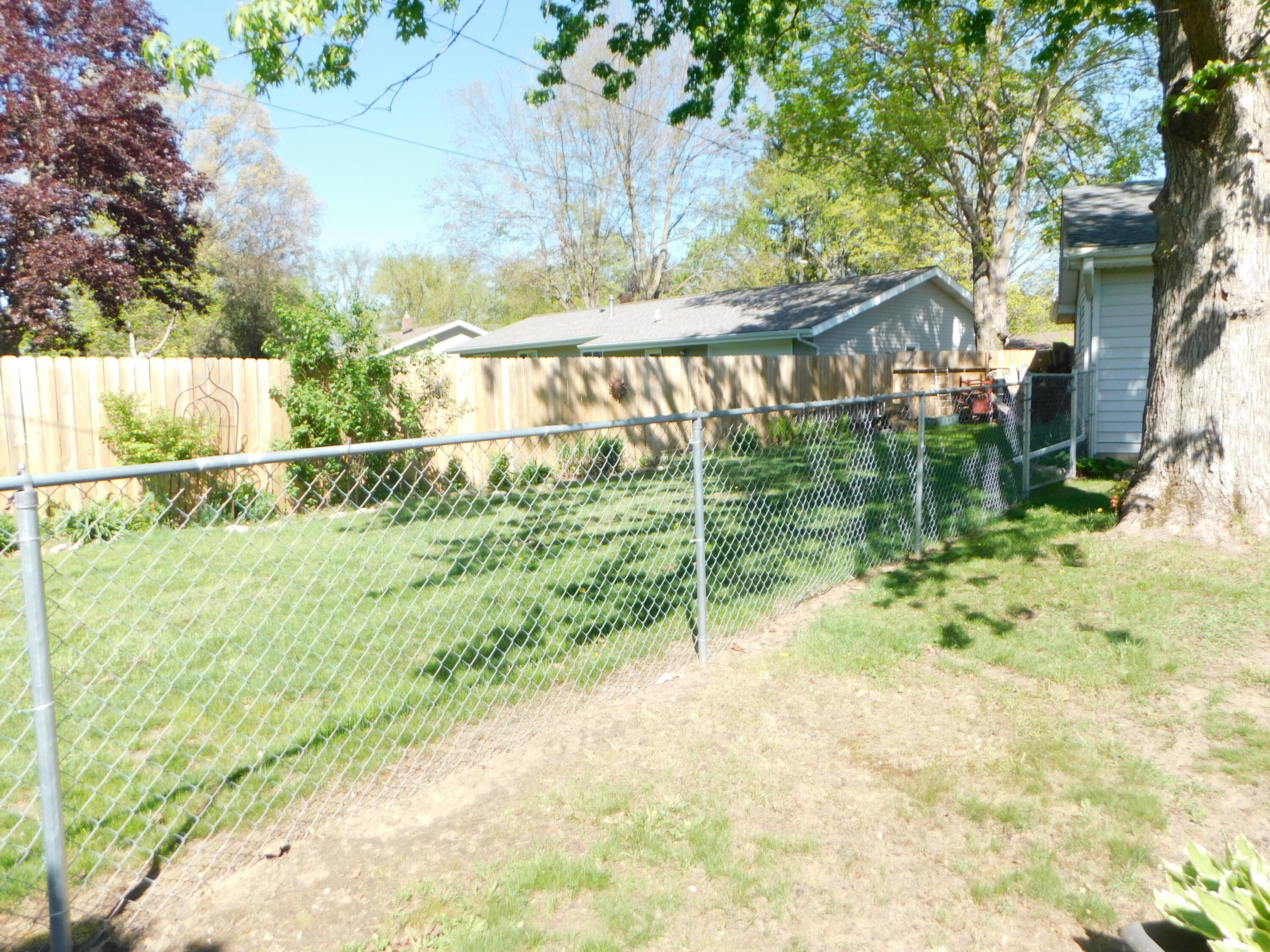 304 West Edgar Bergen Boulevard Decatur, MI 49045 - Photo 34 of 36 FENCED AREA