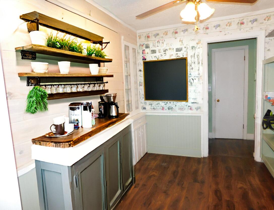 304 West Edgar Bergen Boulevard Decatur, MI 49045 - Photo 9 of 36 BUTLER PANTRY/MUDROOM/DINING RM OPTION