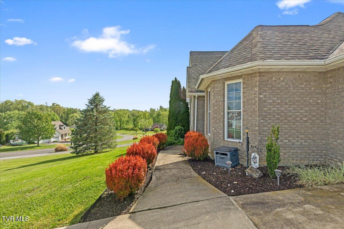 32582 Spring Crest Drive Glade Spring, VA 24340 - Photo 2 of 47 Front Walk