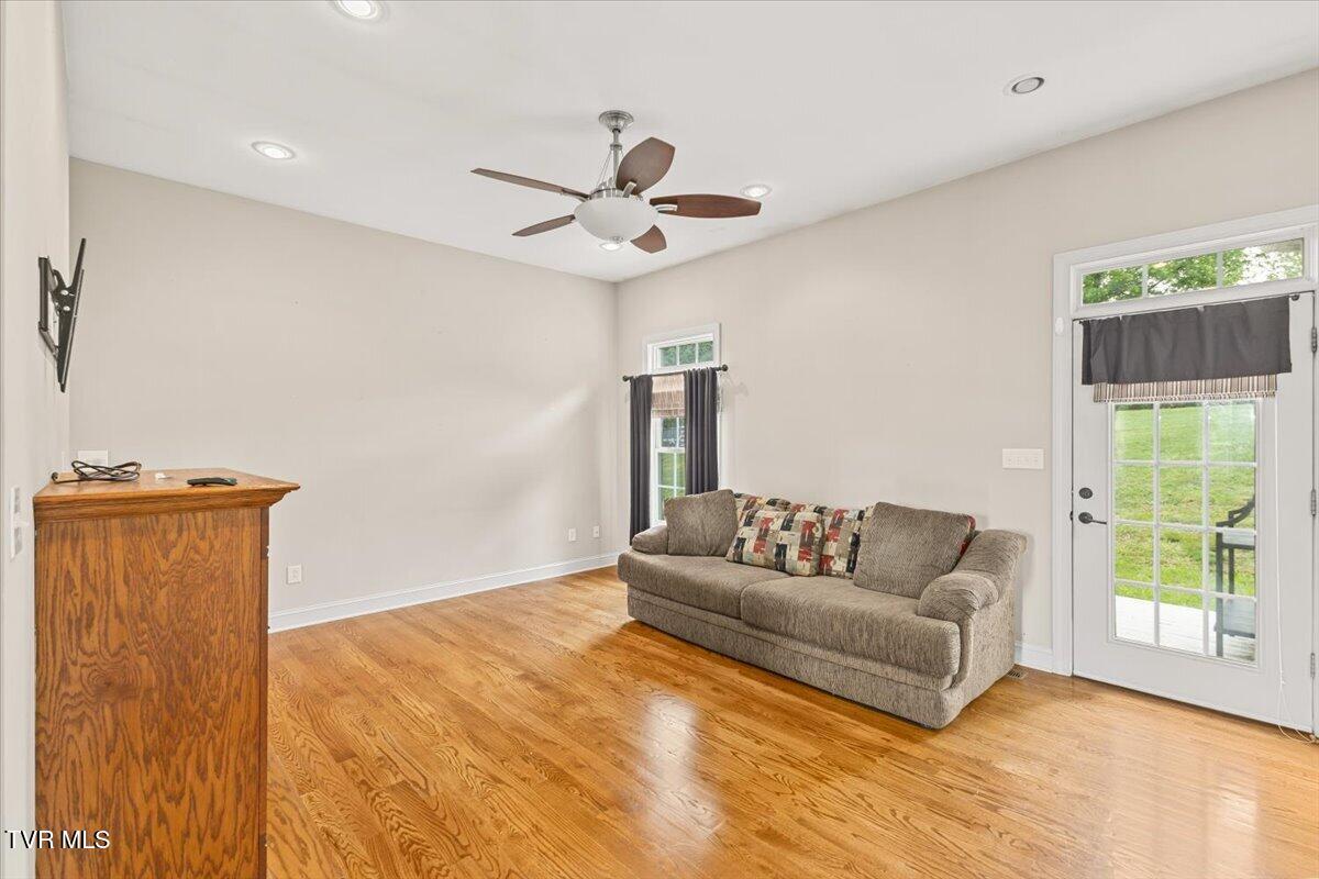 32582 Spring Crest Drive Glade Spring, VA 24340 - Photo 7 of 47 Family Room