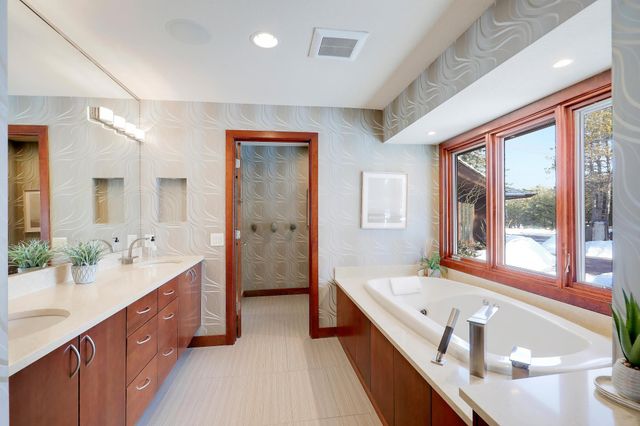 $2,495,000 | 505 South Willow Drive, Orono, MN 55356