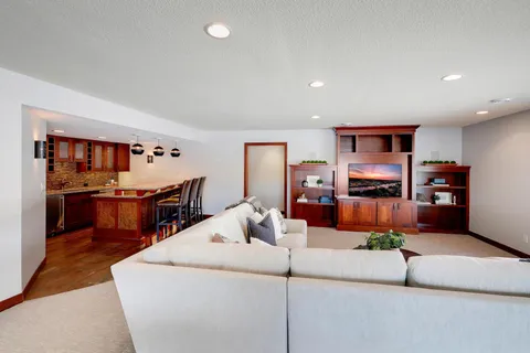 $2,495,000 | 505 South Willow Drive, Orono, MN 55356