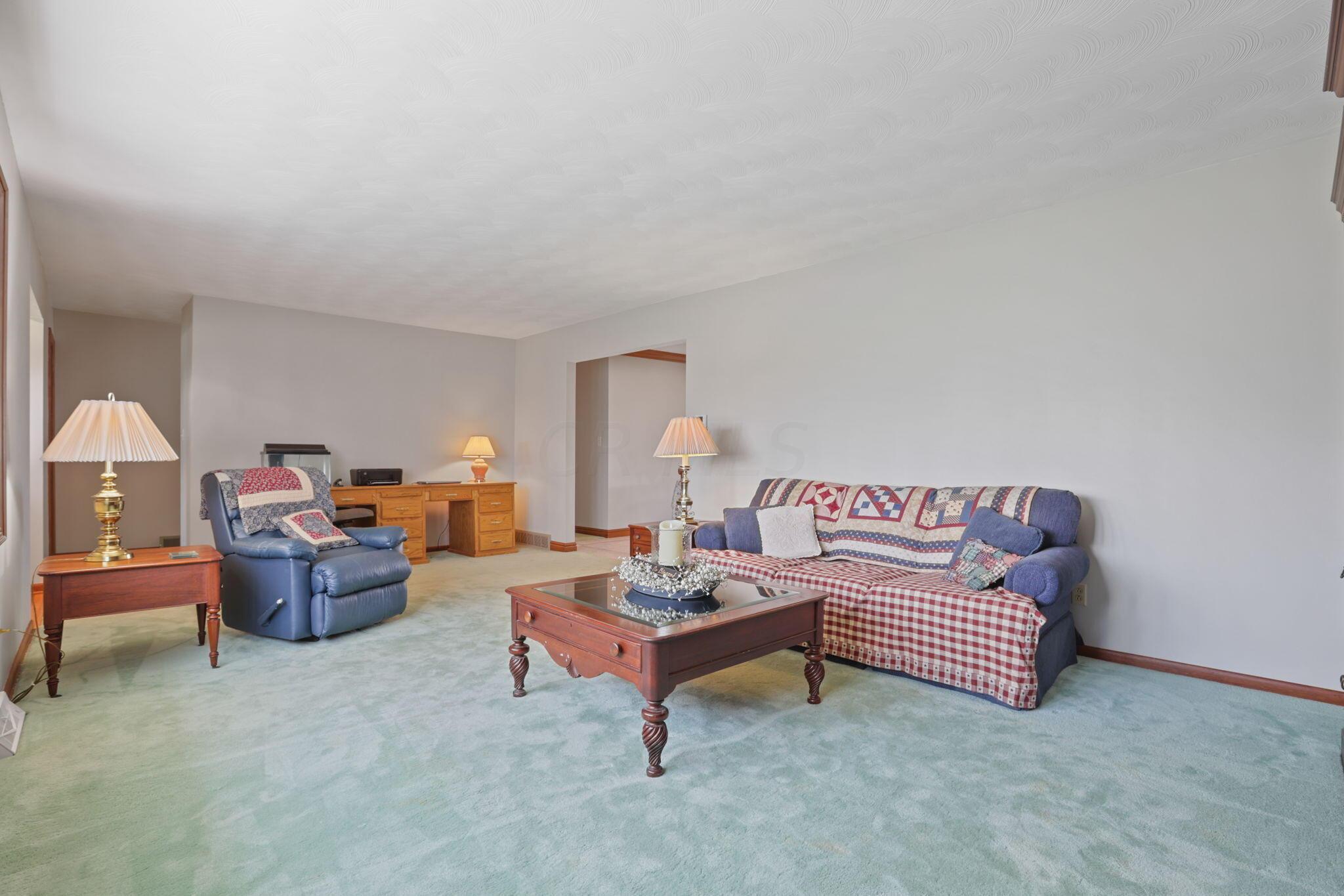 8200 Haenszel Road Grove City, OH 43123 - Photo 8 of 40 Living Room