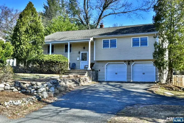 $880,000 | 254 Godwin Avenue, Wyckoff, NJ 07481