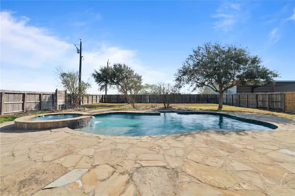 $3,500 | 3370 Farm To Market Road 2292, Corpus Christi, TX 78415