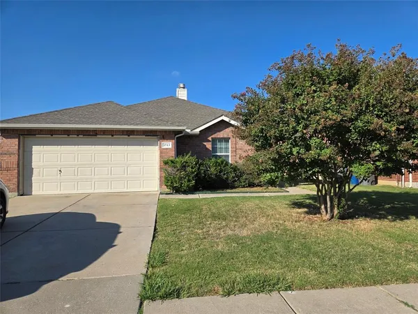 $1,800 | 1513 Breeze Lane, Little Elm, TX 75068